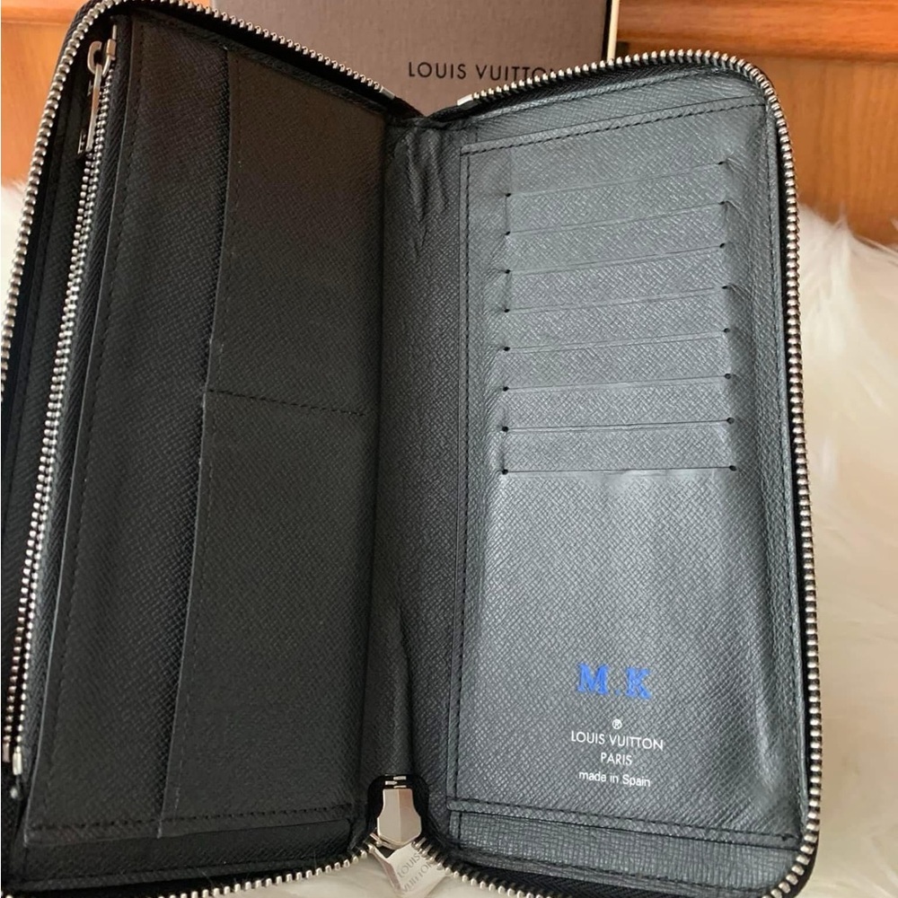 Sold🔔🔔🔔LV Taiga Long Zippy Wallet
Unisex❤️💗 - Picture 8 of 16